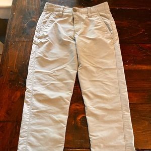 Gray under armor golf pants. Boys size 10.